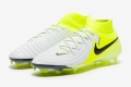 Детские футбольные бутсы Nike Phantom Luna II Elite FG Junior FJ2572-003
