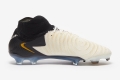 Детские футбольные бутсы Nike Phantom Luna II Elite FG Junior FJ2572-100
