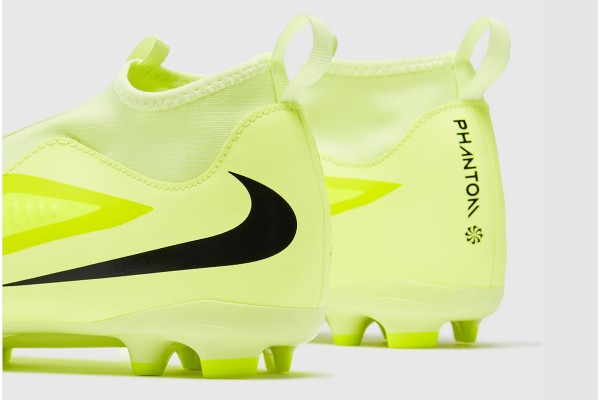 Детские футбольные бутсы Nike Phantom