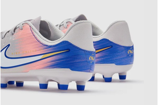 Детские футбольные бутсы Nike Tiempo