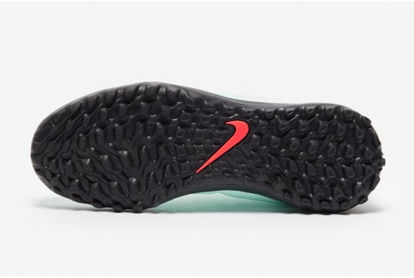 Дитячі сороконіжки Nike Phantom Luna II Academy TF Junior FJ2610-300