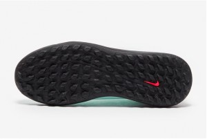 Детские сороконожки Nike Phantom Luna II Club TF Junior FJ2607-300
