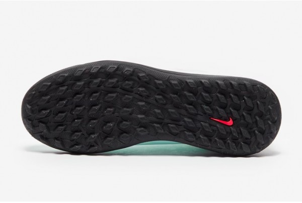 Дитячі сороконіжки Nike Phantom Luna II Club TF Junior FJ2607-300
