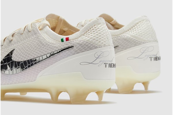 Футбольные бутсы Nike Tiempo