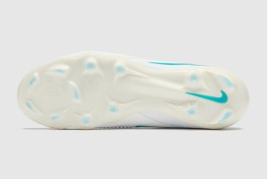 Футбольные бутсы Nike Phantom 6 Pro FG HJ4122-100