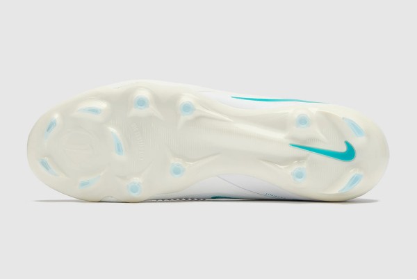 Футбольные бутсы Nike Phantom 6 Pro FG HJ4122-100