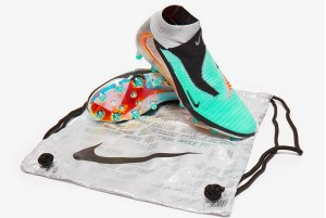 Футбольные бутсы Nike Phantom 6 Elite LE High AG-Pro IH3985-001