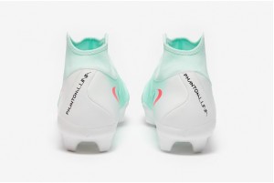 Футбольные бутсы Nike Phantom Luna II Academy MG FD6725-300