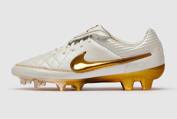 Футбольні бутси Nike Tiempo Legend Regen SE FG IF4388-100