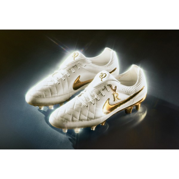 Футбольные бутсы Nike Tiempo Legend Regen SE FG IF4388-100