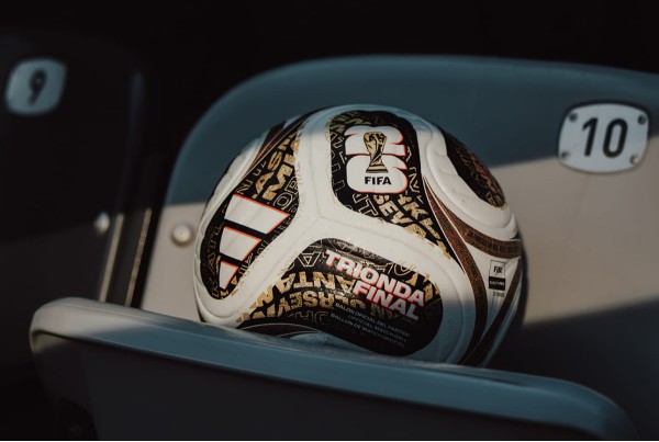 Футбольный мяч Adidas FIFA World Cup 26 Trionda Finals OMB JY8928