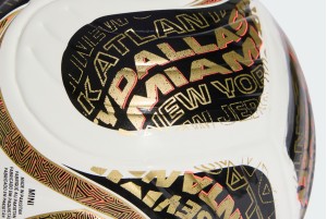 Сувенирный мяч Adidas FIFA World Cup 26 Trionda Finals Mini KE4328