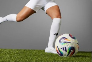 Футбольний м'яч Adidas W Euro 2025 OMB JH1261