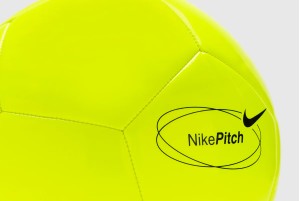 Футбольный мяч Nike Pitch Team HV6337-702