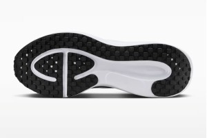 Кроссовки Nike Revolution 8 HJ9198-003