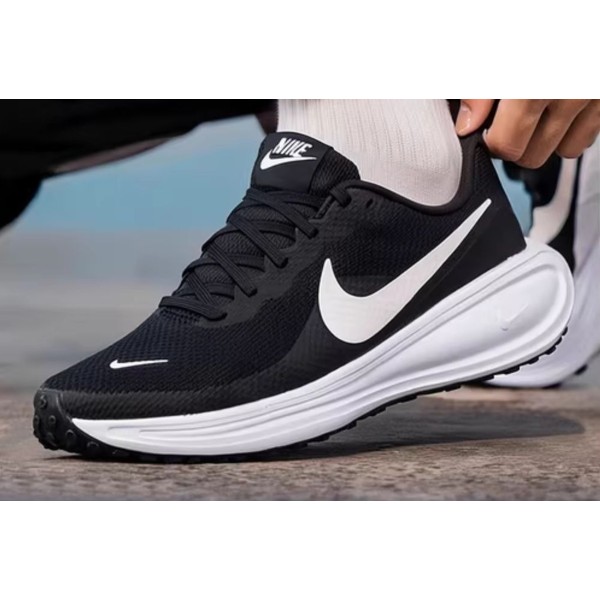 Кросівки Nike Revolution 8 HJ9198-003