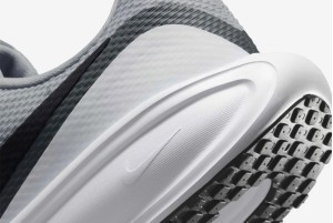 Кроссовки Nike Revolution 8 HJ9198-004