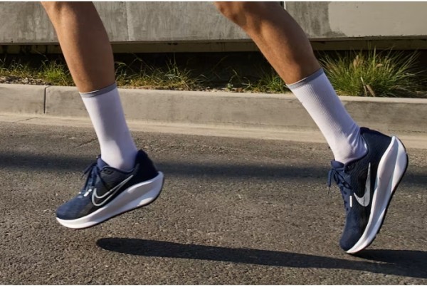 Кроссовки Nike Downshifter 13 FD6454-400
