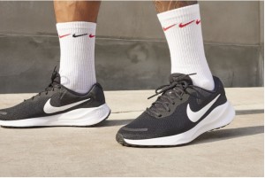 Кросівки Nike Revolution 7 FB2207-001