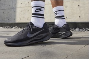 Кросівки Nike Revolution 7 FB2207-005