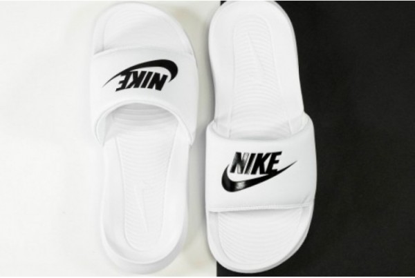Тапочки Nike Victori One Slide CN9675-100