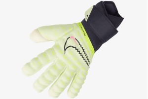Вратарские перчатки Nike Phantom Elite GK CN6724-701