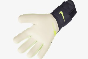 Вратарские перчатки Nike Phantom Elite GK CN6724-701