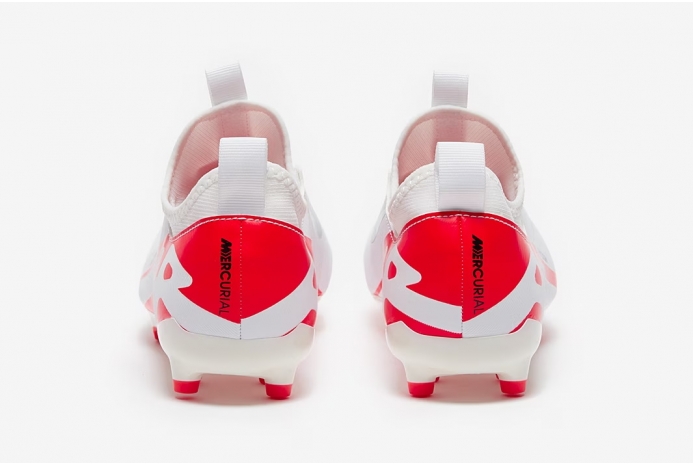 Детские футбольные бутсы Nike Air Zoom Mercurial Vapor 15 Academy MG Junior DJ5617-600