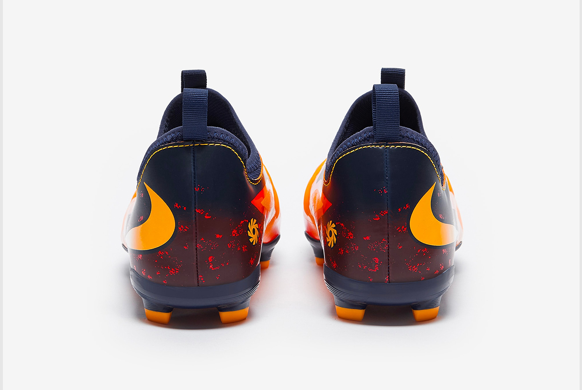 Дитячі футбольні бутси Nike Phantom 6 Academy x Haalland MG Junior HQ2032-800