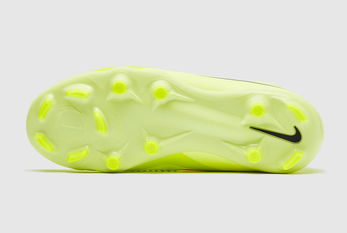 Дитячі футбольні бутси Nike Phantom 6 Academy High MG Junior HQ2042-800