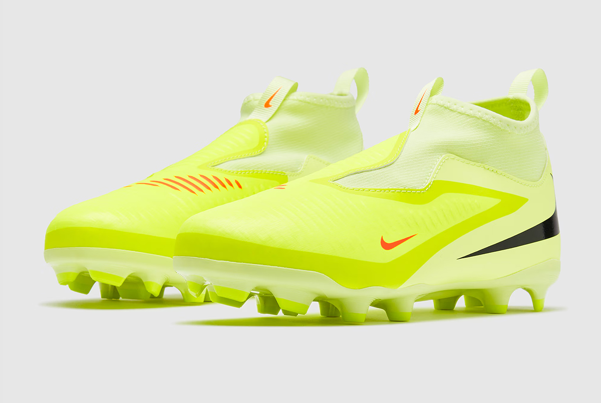 Дитячі футбольні бутси Nike Phantom 6 Academy High MG Junior HQ2042-800