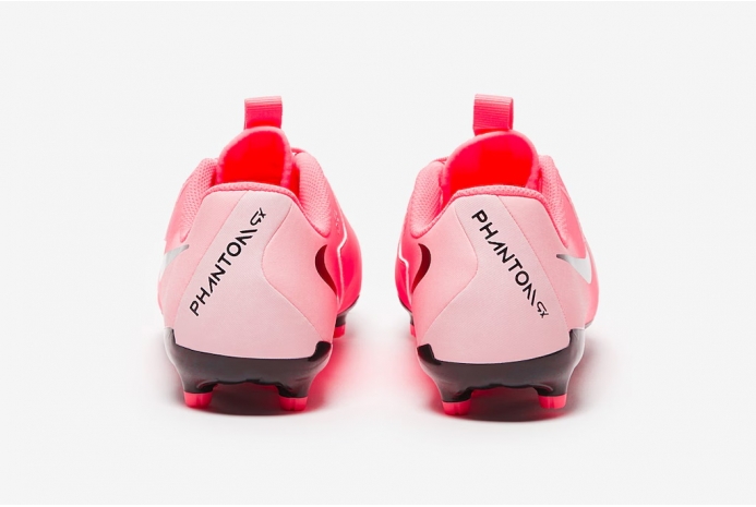 Дитячі футбольні бутси Nike Phantom GX II Academy MG Junior FD6722-600