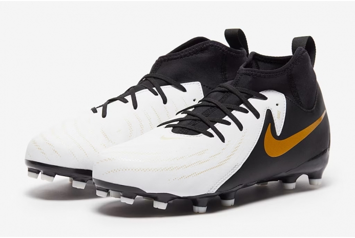 Детские футбольные бутсы Nike Phantom Luna II Academy MG Junior FJ2603-100