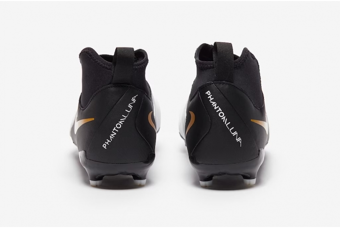 Детские футбольные бутсы Nike Phantom Luna II Academy MG Junior FJ2603-100