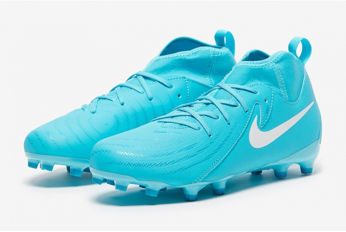 Детские футбольные бутсы Nike Phantom Luna II Academy MG Junior FJ2603-400