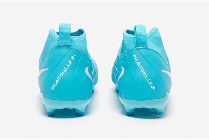 Детские футбольные бутсы Nike Phantom Luna II Academy MG Junior FJ2603-400