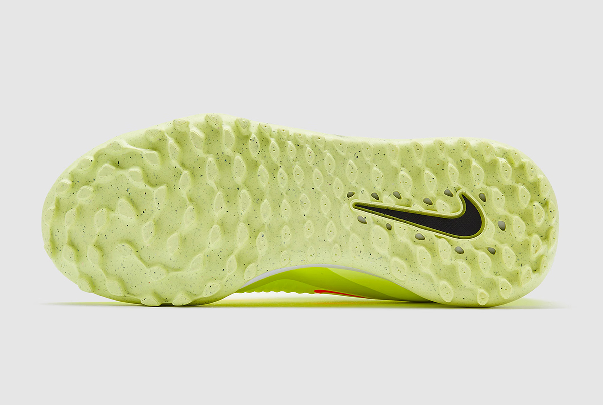 Детские сороконожки Nike Phantom 6 Academy High TF Junior HQ2049-800