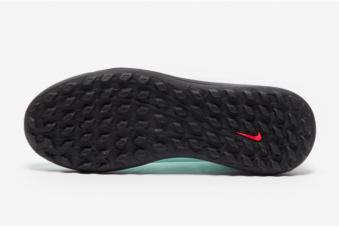 Детские сороконожки Nike Phantom Luna II Club TF Junior FJ2607-300