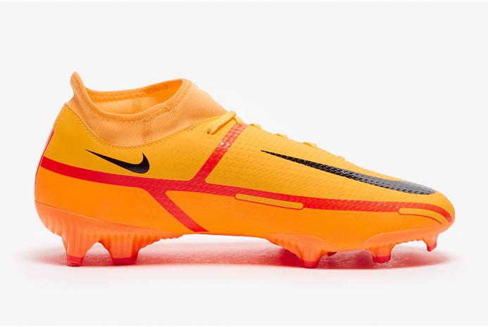 Футбольні бутси Nike Phantom GT II Academy DF MG DC0797-808