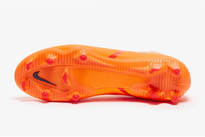 Футбольні бутси Nike Phantom GT II Academy DF MG DC0797-808