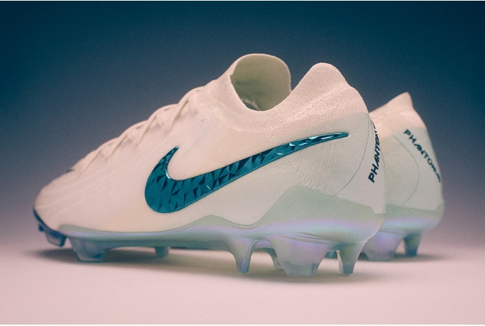 Футбольные бутсы Nike Phantom GX II Elite LV8 FG HV4890-100