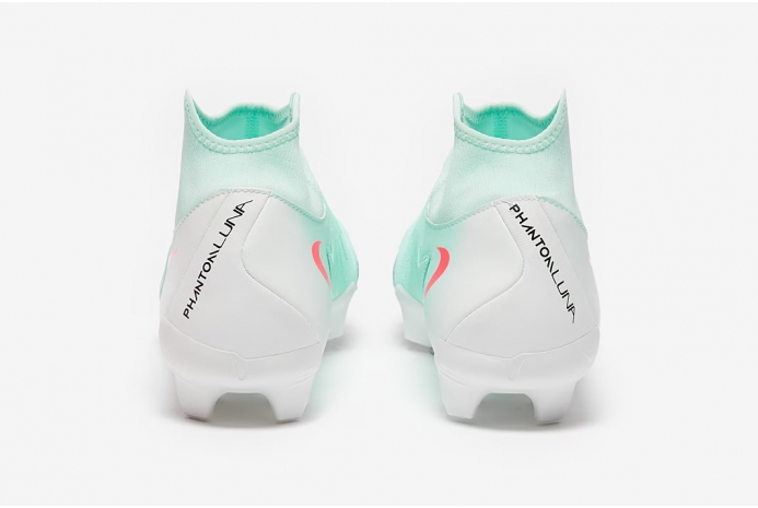 Футбольные бутсы Nike Phantom Luna II Academy MG FD6725-300
