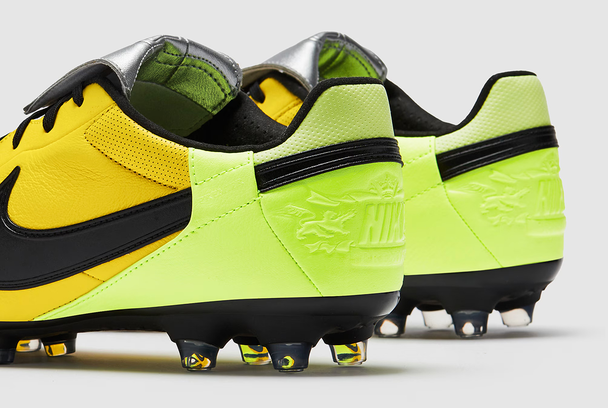 Футбольные бутсы Nike Premier III FG (КОЖА) HM0265-700