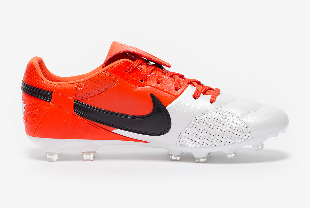 Футбольные бутсы Nike Premier III FG (КОЖА) HM0265-800