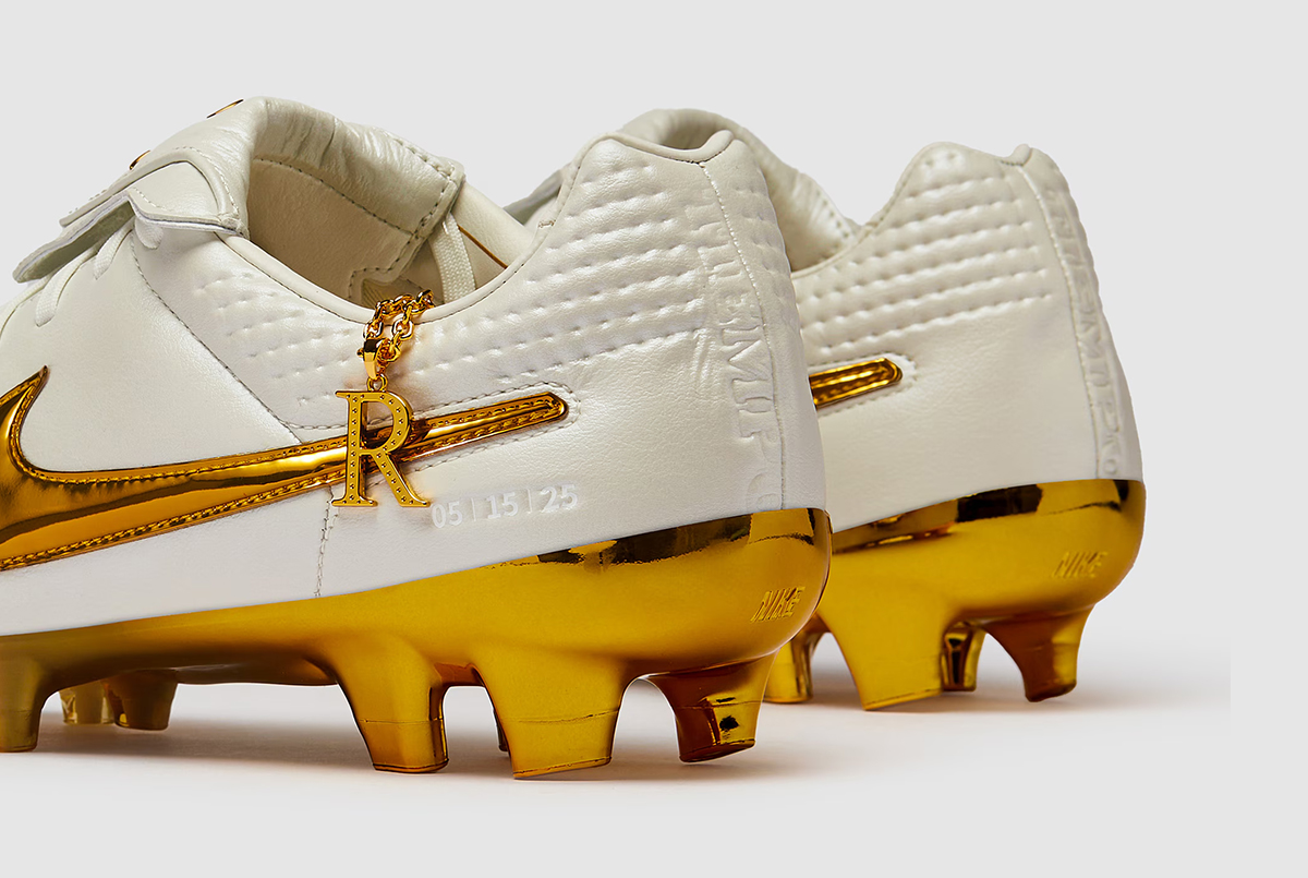 Футбольные бутсы Nike Tiempo Legend Regen SE FG IF4388-100