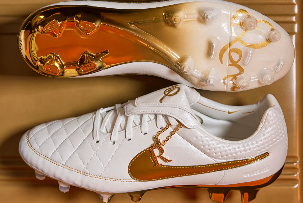 Футбольные бутсы Nike Tiempo Legend Regen SE FG IF4388-100