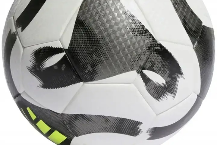 Футбольный мяч Adidas Tiro League Artificial Ground HT2423