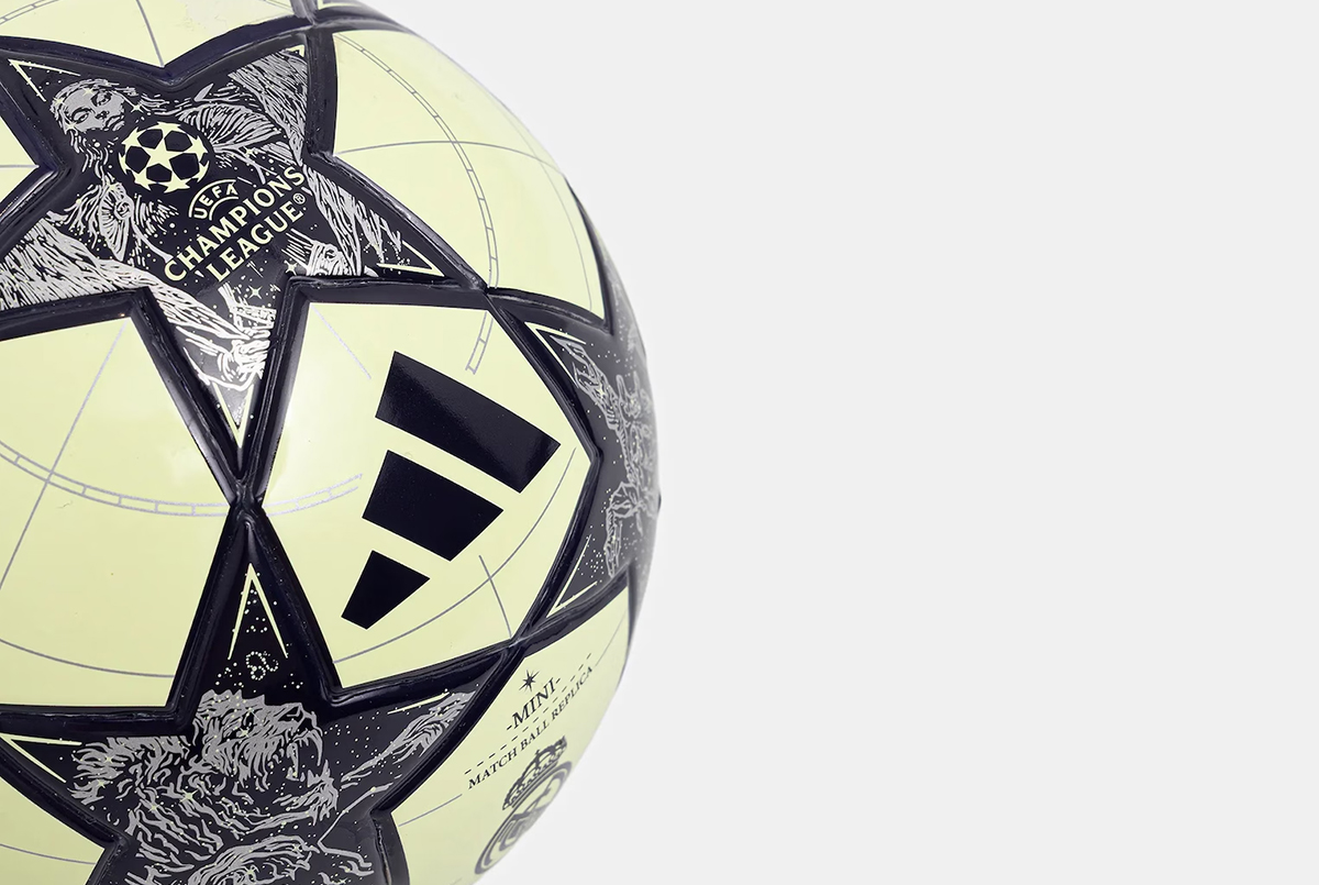 Сувенирный мяч Adidas Finale 26 Mini JN7306 Сувенирный мяч Adidas Finale 26 Mini JN7306