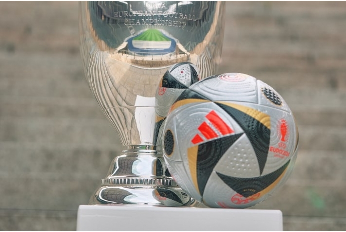 Футбольный мяч Adidas UEFA Euro 24 Final OMB IS7436