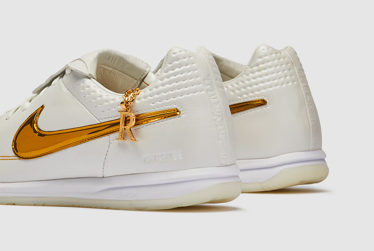 Футзалки Nike Tiempo Legend Regen SE IC IF4389-100